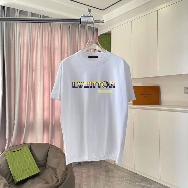 LV*路易威登2025夏季新款 个性字母Logo印花 定制面料300G 短袖T恤 男女同款 尺码：S M L Xl Xxl 五个码 颜色：黑色 白色 粉红色 天