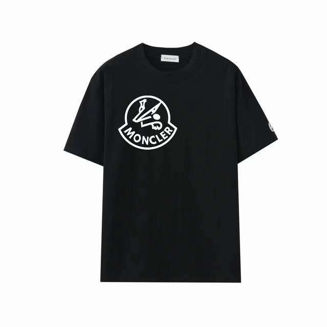 款号：G2158 2025早春Moncler 蒙口 官网同款印花图案 双纱纯棉短袖 - 260G双纱纯棉顶级面料 手感柔软 百分百纯棉独家出货 定染硫化黑无尘处