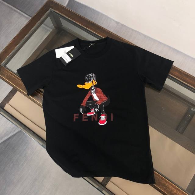 款号：G2115 Fendi 芬迪 2025夏季新款圆领短袖T恤！ - 260G双纱纯棉顶级面料 手感柔软 百分百纯棉独家出货 定染硫化黑无尘处理面料 -面料：