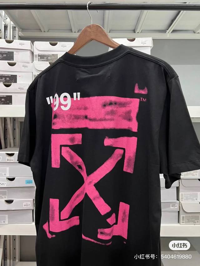 顶级版本上新 O40# -Off White Ss C O Virgil Abloh 经典后背粉色刷漆渲染箭头限定短袖T恤 男女同款- -1：1原版开模，Zp开