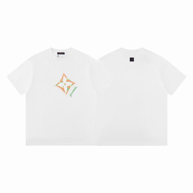 款F38 Lv Lv路易威登老花烫钻渐变短袖T恤 采用280G面料定制辅料完成 T恤为胸前融入明丽 3Dmonogram 花卉，再以手写体路易威登标识点明品牌身