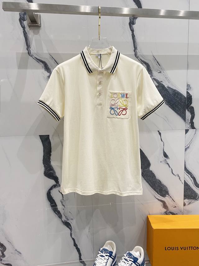Loewe 罗意威 翻领polo衫 七彩字母图腾刺绣Logo口袋设计 官方同步 商务首选 时尚个性 百搭潮流 纯原品质 原版面料 吊牌 领标 水洗麦 三标齐全