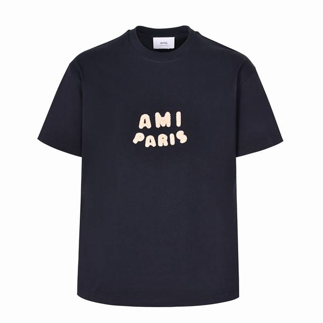独家供应 Ami 麻绳字母绣花短袖 藏青色 定织定染280G爽滑精梳棉布料，经成衣洗水特殊处理后保证和原版面料无色差。胸前索套标识绣花采用挨针绣工艺搭配包针法绣