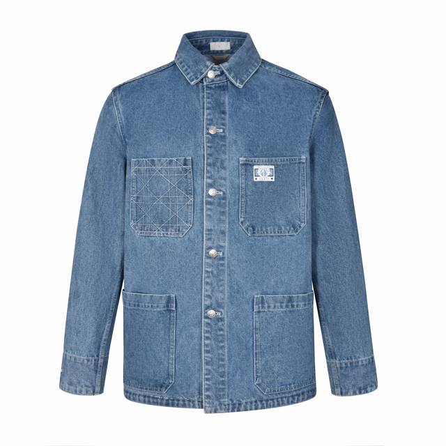 独家供应 Cd 24Fw 藤格大O刺绣牛仔衬衣外套 原17,500购入，采用定织定染蓝色棉质斜纹面料，面料主要由棉纤维制成，斜纹牛仔面料还具有很好的耐磨性和耐久