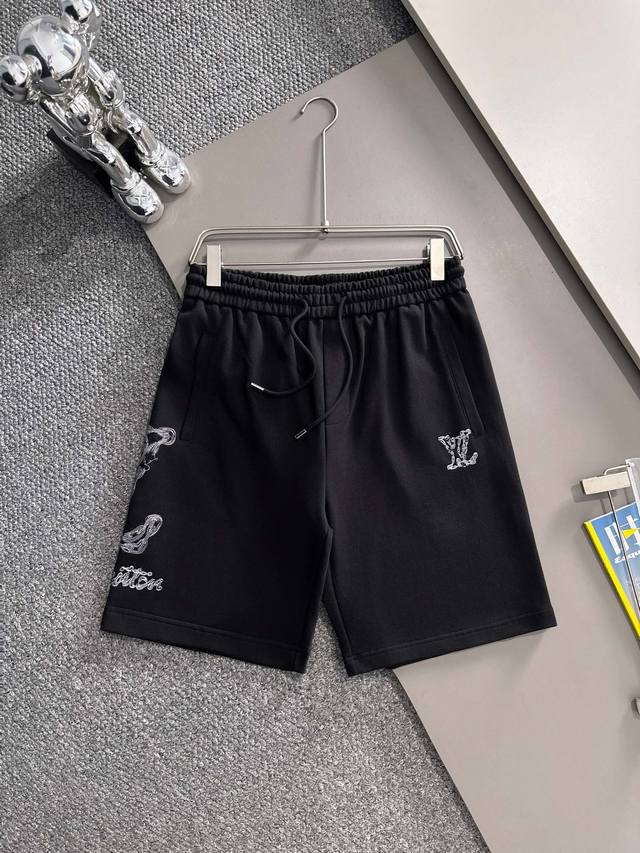 Lv 驴家 2025新款 轻奢主义 密集虚线刺绣Logo 男女日常通勤 穿搭必备 休闲短裤 定制毛圈面料 进口机刺绣工艺 腰标吊牌洗水唛三标齐全 颜色：黑色 码