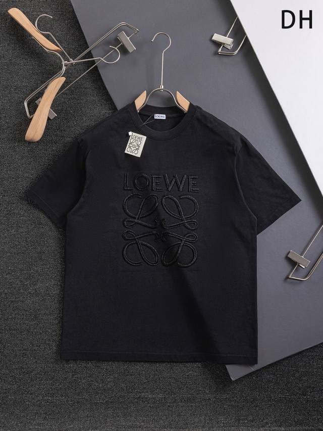 Loewe 罗意威 微宽版型S-Xl 25Ss最新最顶级专柜款 胸前罗意威大标字母图案3D平面刺绣Logo款圆领短袖，最顶级的品质专柜原单短袖，顶级制作工艺进口
