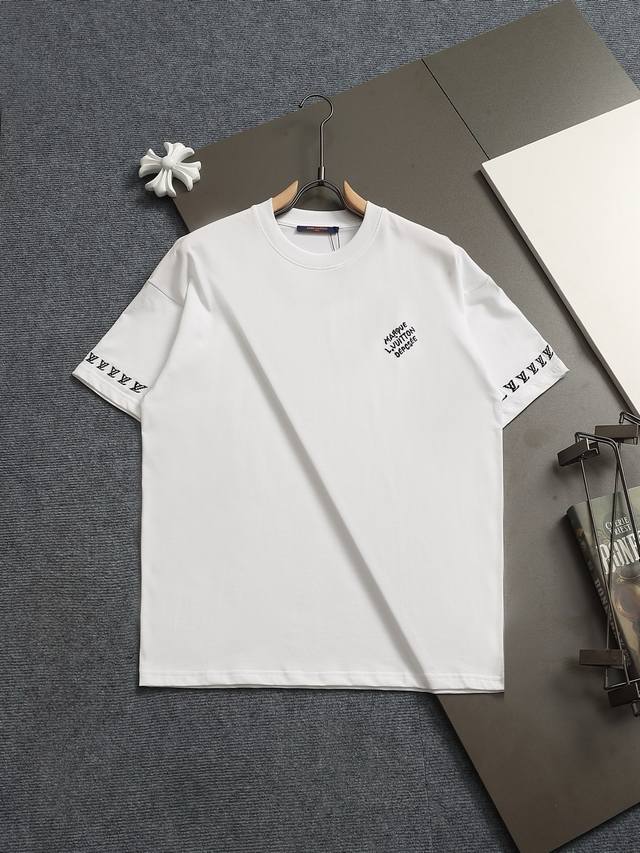 Louis Vuitton 路易威登 1V 微宽版型Xs-L 25Ss 1V 新品专柜走秀款 极简袖口刺绣 简单Logo短袖T恤，男女同款！短袖不在千篇一律的大