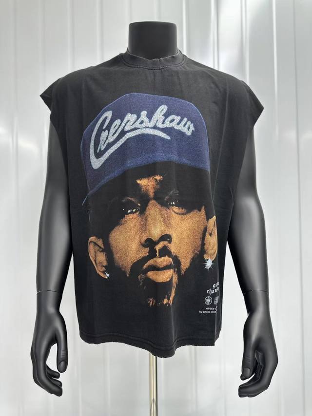Vt010 致敬尼普西 哈赛尔Nipsey Hussle说唱歌手Big Face人像复古水洗做旧坎肩无袖T恤 小领口设计 白墨数码直喷印花 手工磨破工艺 高街复