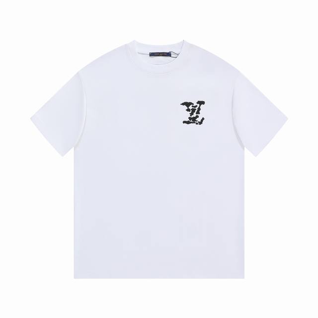 Lv 馿家 新款印花短袖T恤 *定制280克全棉面料，面料柔软，亲肤舒 *非常简约大气的一款 无论是上身舒适度都是无可比拟的存在，诠释你的奢华与品位，打造你的时