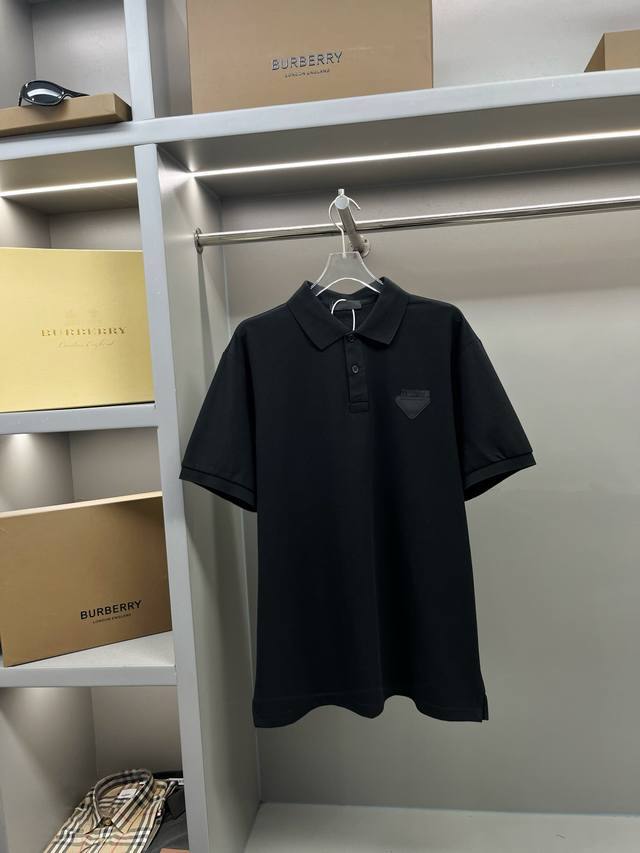 prada 普拉达 三角标新款polo衫 原版面料 官方同款 采用210克纯棉珠地面料，定制 同缸染面料 手感非常舒服爽滑 版型挺阔有型 一线品牌代工厂p出品