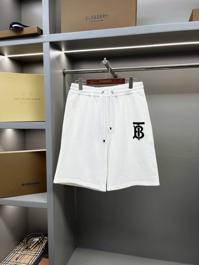 Bbr 巴宝莉 Tb立体印花专属标识棉质翻绒布宽松短裤 Bur首席创意总监 Riccardo Tisci 的限定系列来临 ：连卡佛柜台买手订单，凸显品牌标识的T