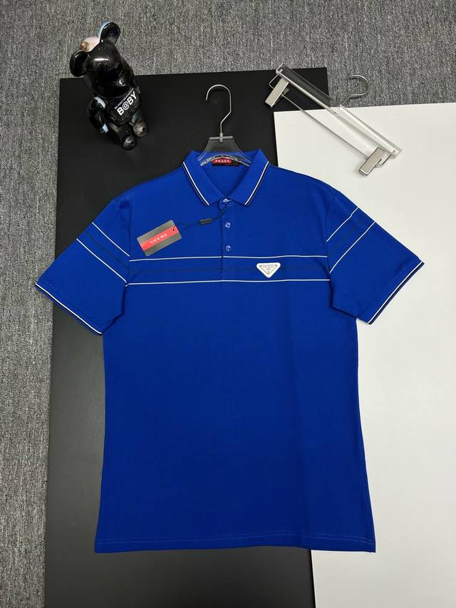 prada 普拉达 条纹印花三角标新款polo衫 原版面料 官方同款 采用210克纯棉珠地面料，定制 同缸染面料 手感非常舒服爽滑 版型挺阔有型 一线品牌代工厂
