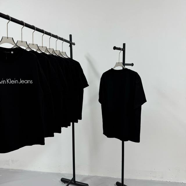 63# Calvin Klein Ck 经典Logo 黑白印花工艺短袖T恤 260克32支纯棉双纱 配镭射标 -不上过多吹牛的文案 直接上图上细节 懂行的老板直