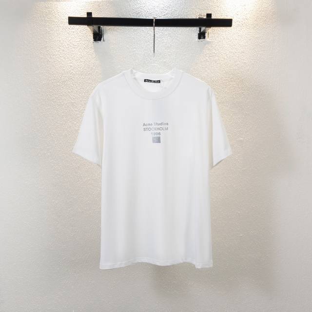 款号C33 顶级版本 Acne Studios 25Ss 镭射小标印花 经典Logo印花T恤男女纯棉重磅280克 今年很火的一款镭射印花短袖 经典的小Logo