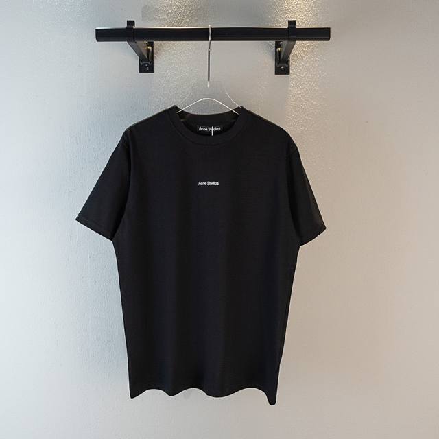 货号C22 Acne Studios 新款基础胶印小Logo四色短袖T恤 北欧潮流先锋Acne Studios，以极简的设计经过艺术的沉淀与升华，成为时尚界低调