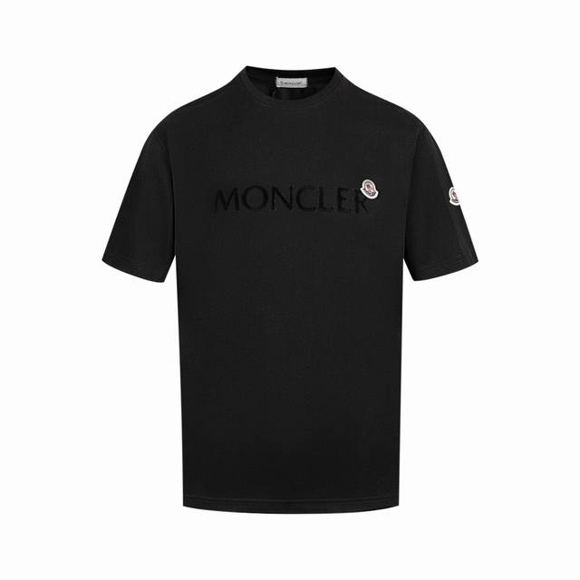 款号C11 Moncler 蒙口2025Ss新款标志性字母Logo植绒 章仔Logo手臂 Moncler标识点缀于胸前 仿佛艺术家的灵魂印记 辨识度拉满 低调中