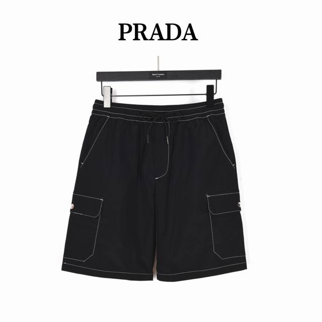 prada 普拉达 23Ss 三角标撞色缝线尼龙短裤 时尚型裁设计 兼具个性 简约不简单 客供聚脂钎维尼龙面料， 内里工整严密,手感柔软细腻上身舒适透气 撞色缝