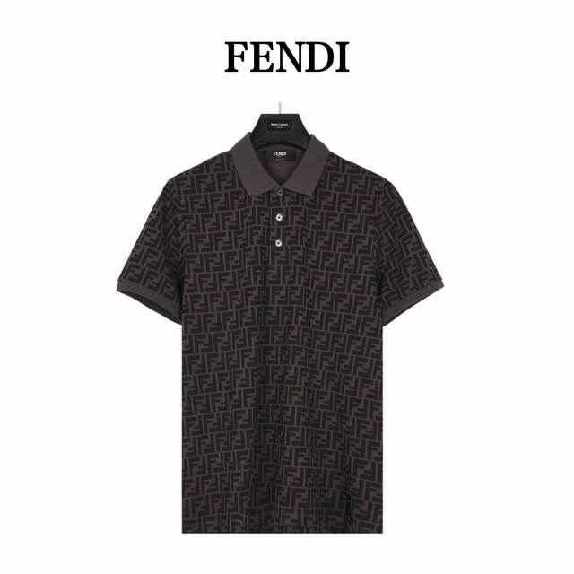 Fendi 芬迪 双F满印短袖polo衫 经典爆款系列，胸口工艺刺绣Logo图案，整体高级简单大方，面料有韧性、不起球、不易变形和缩水。有较好的透气性和吸湿效果