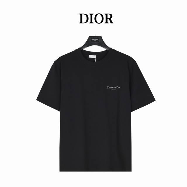 Dior 迪奥 水洗磨破前后字母印花短袖 夏季渠道限定新款 简约又不失风格的复古品牌标识，夏日炸街酷毙了 情侣气质款，领口、袖口，下摆破洞。采用定制面料。添加杜