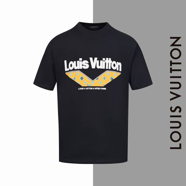 款号#Z79 Lv 植绒字母图标圆领短袖 Louisvuitton官网一致款式 面料：32支双纱280克纯棉面料 同缸同色织染螺纹 颜色一致 工艺：进口机器植绒