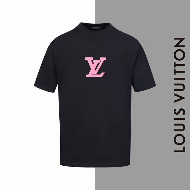 款号#Z58 Lv小标字母发泡印花圆领短袖 Louisvuitton官网一致款式 面料：32支双纱280克纯棉面料 同缸同色织染螺纹 颜色一致 工艺：进口机器植