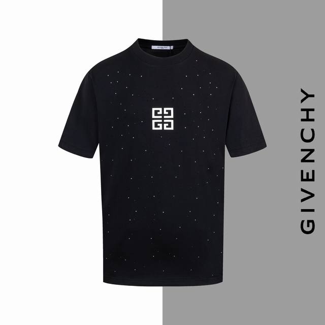 款号#Z54 纪梵希小标烧花烫钻圆领短袖 Givenchy官网一致款式 面料：32支双纱280克纯棉面料 同缸同色织染螺纹 颜色一致 工艺：进口机器满奥钻烧花硅
