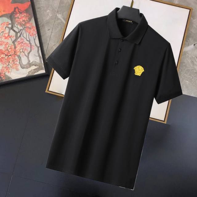 Qq 春夏新款首发专柜最新款短袖圆领T恤 高端订制 设计前卫时尚！品牌Logo重工艺设计 高端定制丝光长绒棉面料.手感柔软.穿着舒适.专柜级别精致车线.做工精细