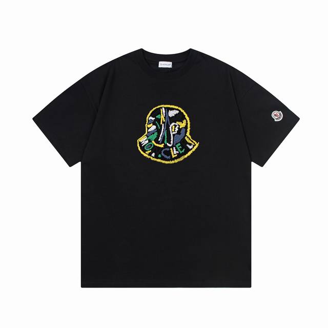 隔天到 Moncler 蒙口 彩色模糊几何刺绣% Logo标识精致升级 原版面料 官方同款 短袖T恤 定制 同缸染面料 手感非常舒服 春夏最新版本 颜色: 黑色