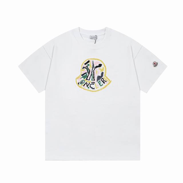 隔天到 Moncler 蒙口 彩色模糊几何刺绣% Logo标识精致升级 原版面料 官方同款 短袖T恤 定制 同缸染面料 手感非常舒服 春夏最新版本 颜色: 白色