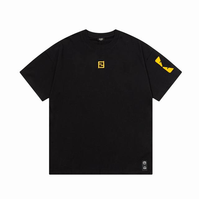 隔天到 Fendi 芬迪 双Ff 恶魔~眼睛字母刺绣&& Logo标识精致升级 原版面料 官方同款 短袖T恤 定制260克同缸染面料 手感非常舒服 春夏最新版本