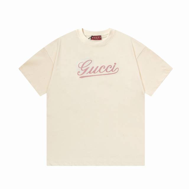 隔天到 Gucci 古驰 音符签名双G字母印花 Logo标识精致升级 原版面料 官方同款 短袖T恤 定制 同缸染面料 手感非常舒服 春夏最新版本 颜色: 杏色
