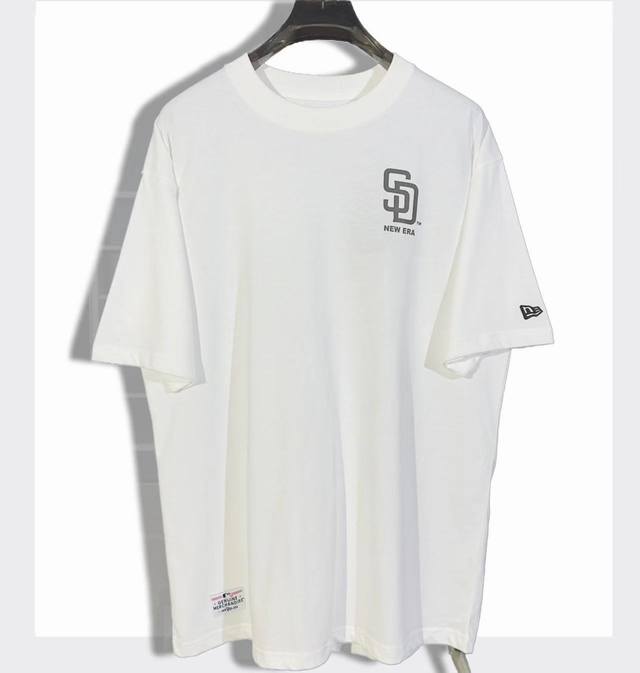New Era Mlb Era经典洋基棒球Logo 面料：采用260克双沙纯棉 绣花：采用田岛精密绣花机 印花：采用进口数码印1-1精准定位 工艺：采用4针6线