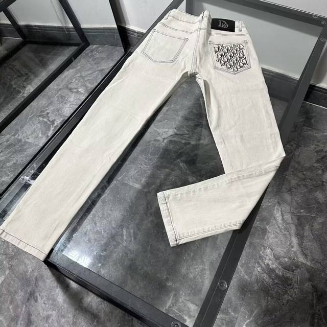 款号Cc868 Dior迪奥刺绣牛仔裤 只做精品 看面料 看做工 看细节 原厂原布原洗水！进口原版水洗弹力面料进口原版水洗弹力水洗面料，弱饱和度的中灰色在炒砂洗
