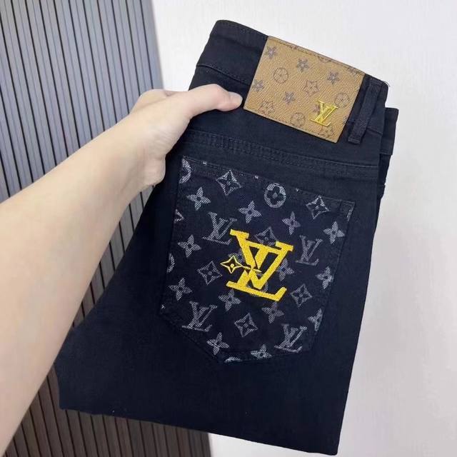 oc-709 LvSs最新品春季新品老花满印提花渐变牛仔裤长裤，专柜同步有售，原单狠货，水洗休闲牛仔裤，进口原版水洗弹力面料，舒适有弹性，原版五金辅料装饰Log