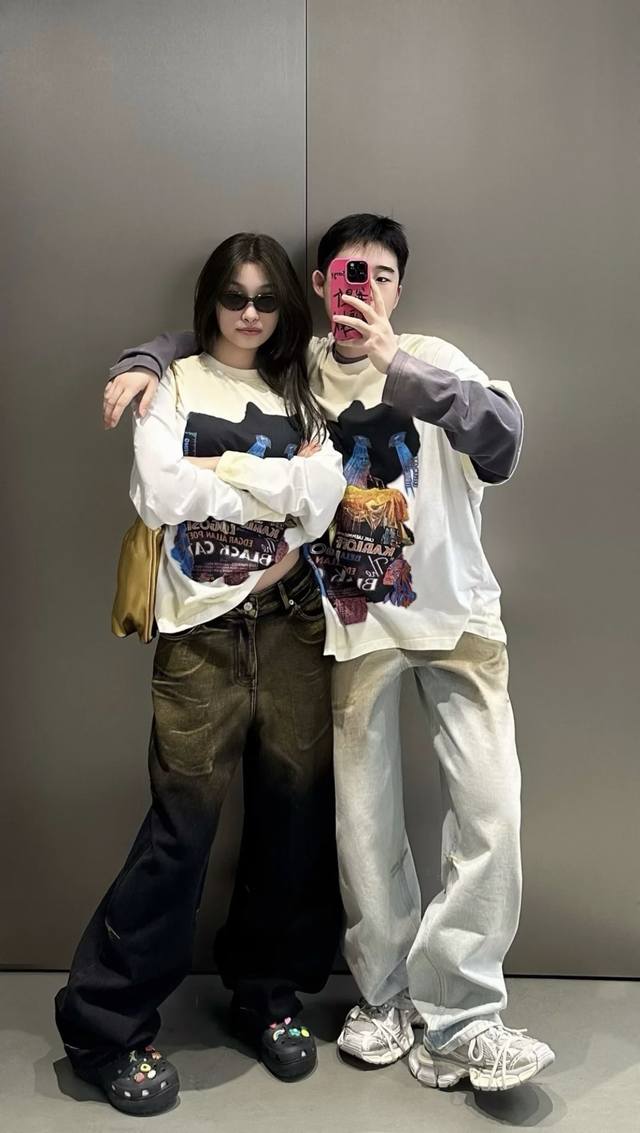 w64# We11Done男女同款创意猫咪图案印花做旧复古短袖T恤衫 购入原版1：1打版起样 区别于市面普通版本 印花采用数码白墨直喷工艺 领口袖口处采用喷麻溜