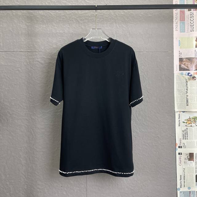 A96 Louis Vuitton路易威登Lv 采用300足克面料 25新款 珠钉圆领 高端刺绣 宽松版型 男女同款短袖 独家专供新款原单休闲短袖 高端定制 高
