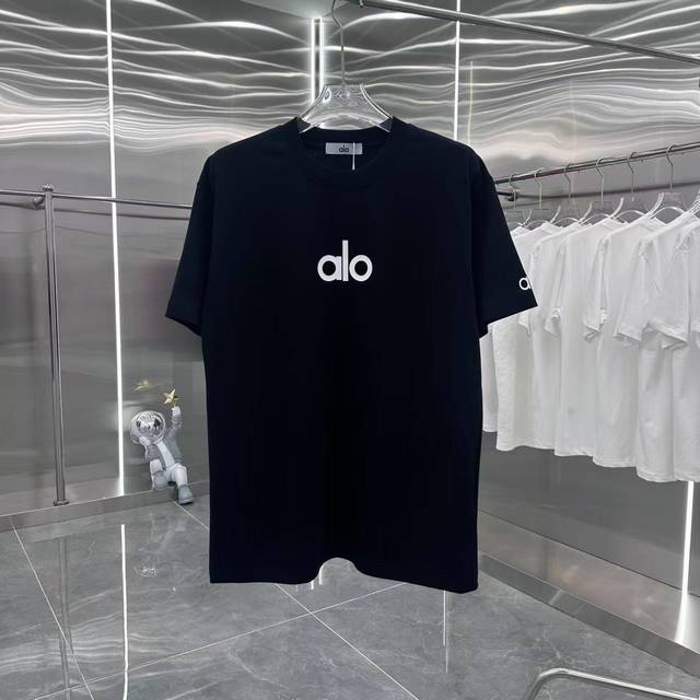 Alo 2025春夏新款 圆领短袖T恤 立体刻字模 男女同款宽松版 S M L Xl Xxl 五个码 黑色 白色 棕色 紫色