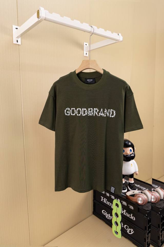 挂拍图 顶级版本 陆柯 燃同款 Goodbrand 珠片标语时尚高级感短袖T恤 男女同款 颜色：灰绿 黑色 码数：S M L Xl
