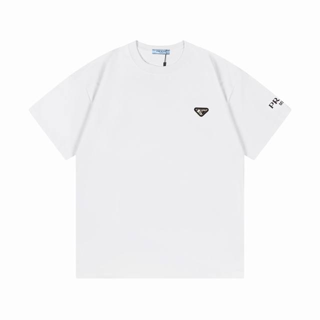 高版本 prada 普拉达 2025早春新款 定制310G双纱纯棉面料 泼墨三角形 定制金属三角章 男女同款 短袖T恤 颜色：白色 尺码：S-Xl