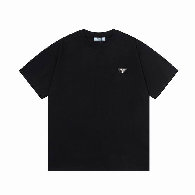 高版本 prada 普拉达 2025新款 定制310G双纱纯棉面料 定制金属三角章 梭织拼接 印花Logo 男女同款 短袖T恤 颜色：黑色 尺码：S-Xl