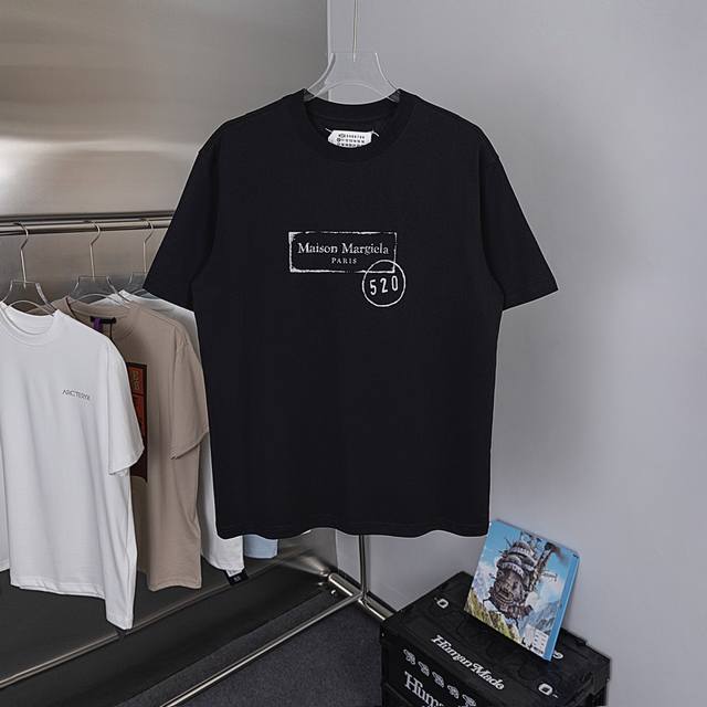 礼盒装款号Y22-1码数Xs-S-M-L Magiera Mm6马吉拉 官网同款 520系列破损字母Logo 印花双纱纯棉短袖 、每对情侣必备单品 - 280G