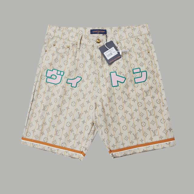 路易 Lv 25Ss早春新款 走秀联名 微章章仔牛仔短裤 轻奢主义 男女日常通勤穿搭必备单品 正确版本 随意对比 详细特征 定制Yb牛仔材质， 字母对位对花 成