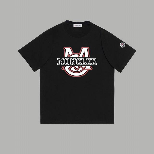 款号：M1009 Moncler 蒙口 官网同款印花图案 2025新款 学院风标识图案 定制袖章 男女同款 短袖T恤 - 26G双纱纯棉顶级面料 手感柔软 百分