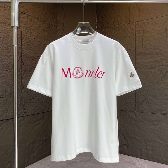 上新款号： M1049 2025早春Moncler 蒙口 官网同款印花图案 双纱纯棉短袖 - 260G双纱纯棉顶级面料 手感柔软 百分百纯棉独家出货 定染硫化黑