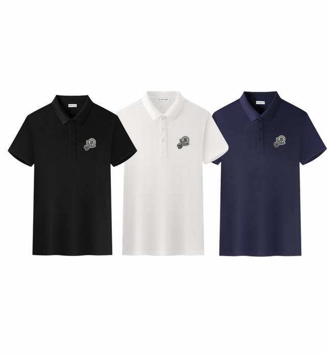 上新款号: M2007 Moncler 蒙口2025新款短袖翻领polo衫 定制：徽章绒标字母Logo 男女同款 采用定制丝光珠地棉面料 面料细腻舒适透气亲肤感