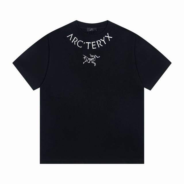 上新： 款号：B209 Arc'teryx 始祖鸟新款胸前印花Logo字母休闲圆领短袖T恤 1面料采用260克纯棉双纱面料 柔软亲肤、透气性强，定位裁剪工艺Ov