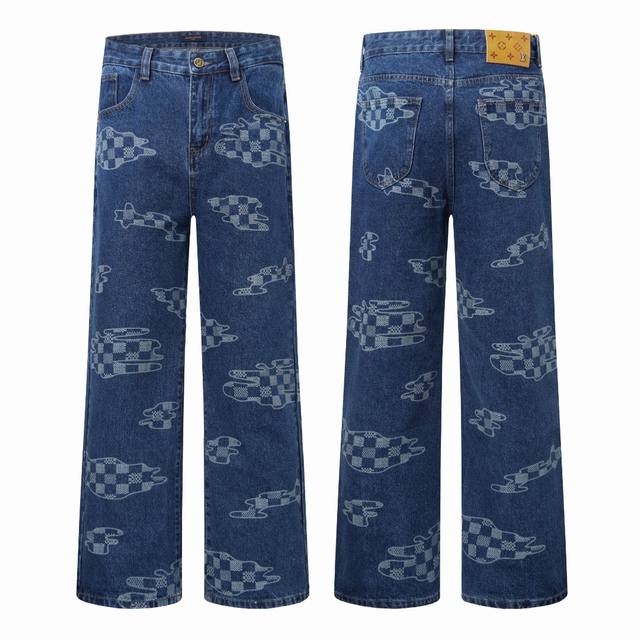Louis Vuitton 路易威登小格子云朵水洗印花牛仔裤 不同水洗质感的款式，对腿细腿粗人士十分友好，直筒的版型十分修饰腿型 永不过时的适中长度，搭配起来轻