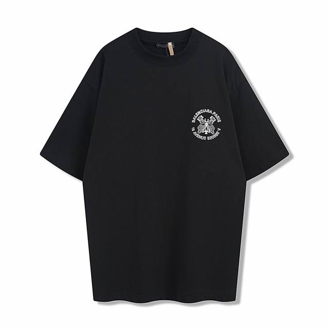 Blcg巴黎世家25Ss剪刀标语短袖 原4,600购入，采用特定重磅16S230G精棉平纹针织定染对色面料，定织十字拉架罗纹对板同缸染色确保无色差，遵循原版工艺