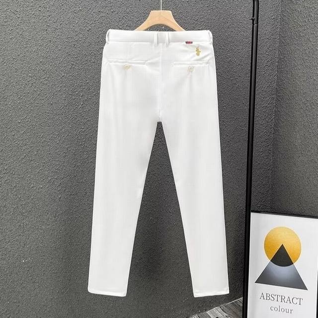 oc-817 你的小马夏季新款刺绣西裤 保罗这个品牌已经成为全球比较青睐的公司， 大家对它的热度还是屈指可数的。 经典简约的Logo，黑色超显身材的基色， 不挑
