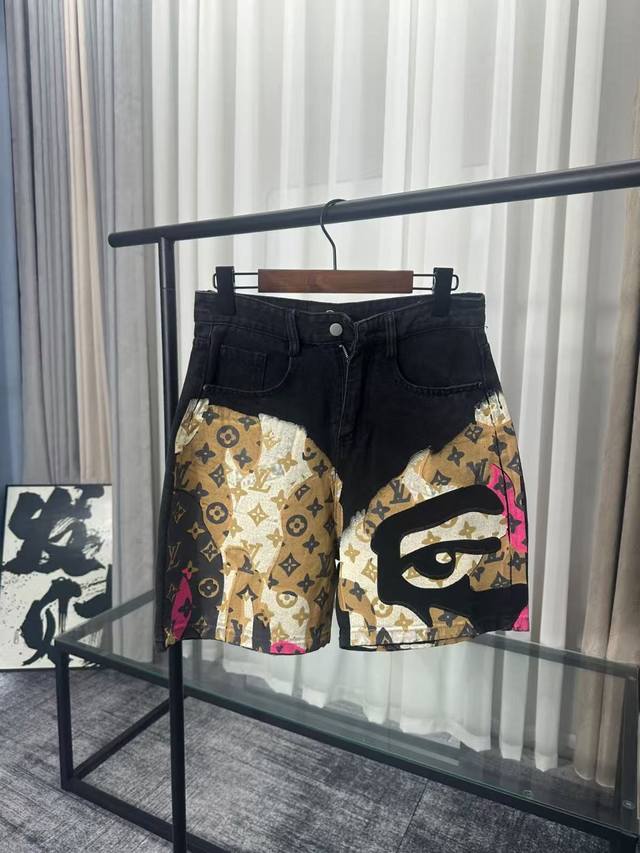 oc-816 Lv路易威登 牛仔裤 修身剪裁 面料带弹力 重洗水 颜色超正 后口袋钢印水印图案 颜色：图片色 码数：M-Xxl